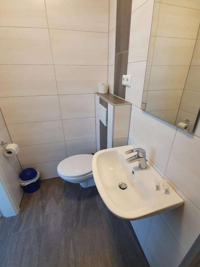 Gaestehaus Am Heuss-Platz Erlangen Extérieur photo