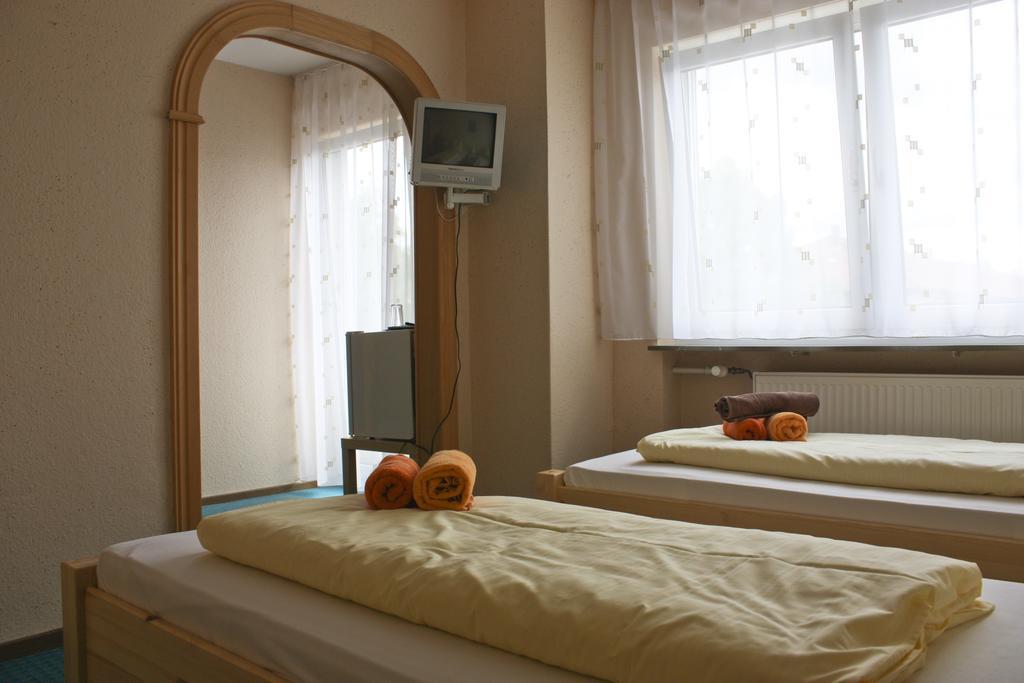 Gaestehaus Am Heuss-Platz Erlangen Chambre photo