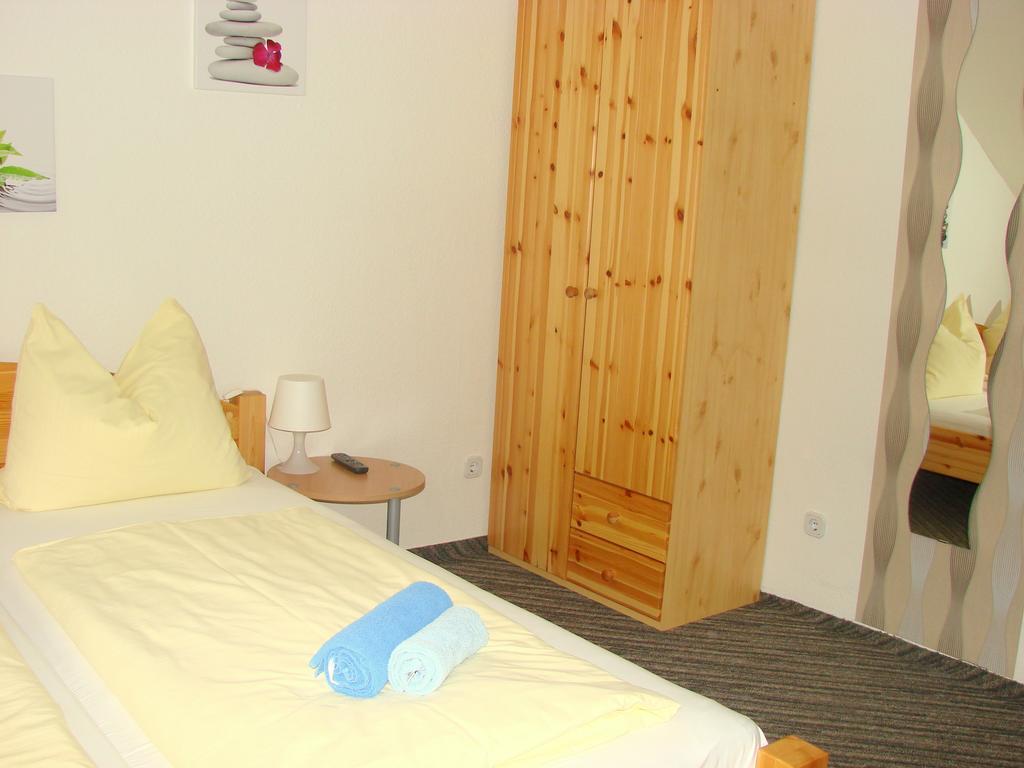Gaestehaus Am Heuss-Platz Erlangen Chambre photo