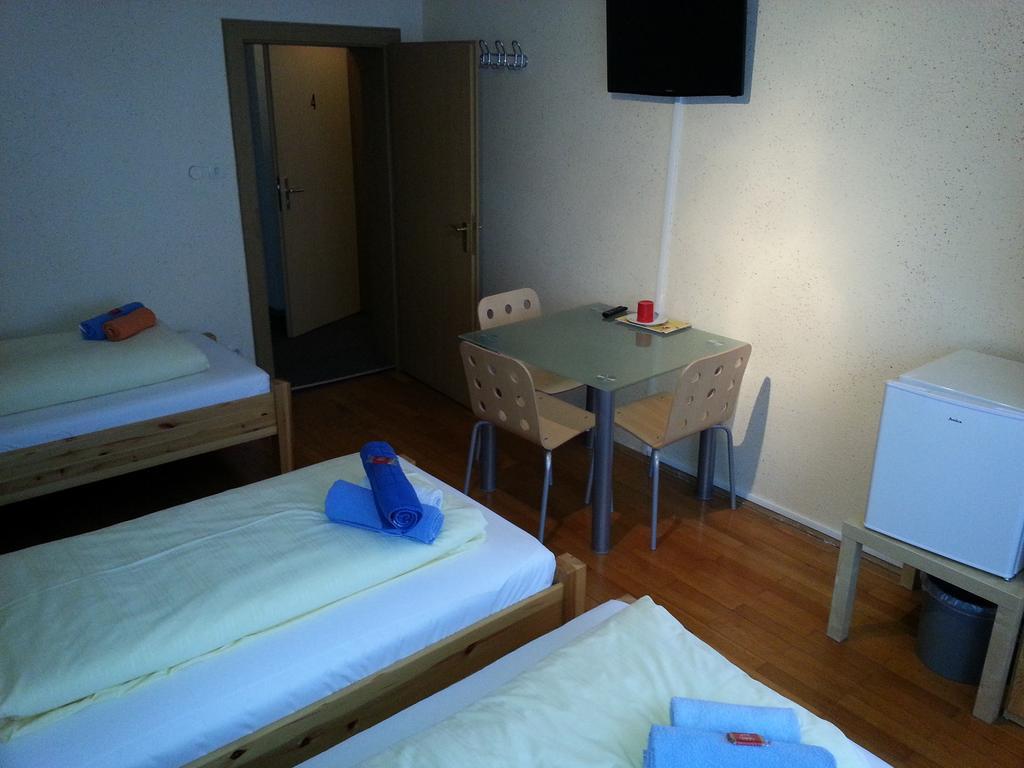 Gaestehaus Am Heuss-Platz Erlangen Chambre photo
