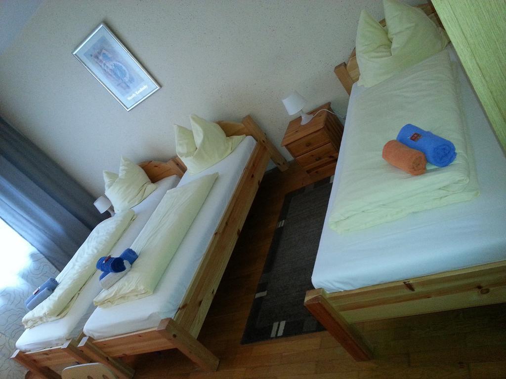 Gaestehaus Am Heuss-Platz Erlangen Chambre photo
